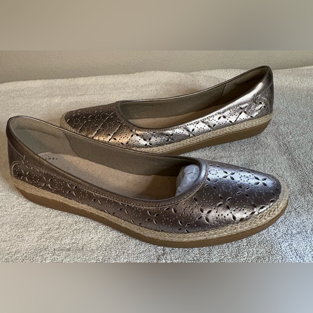 Clarks Women's Danelly Art Ballet Flat Metallic Pewter Size 8.5M New with Box